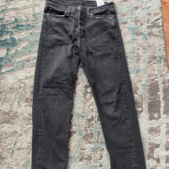 Black Levi’s Wedgie Jeans - Picture 2 of 4